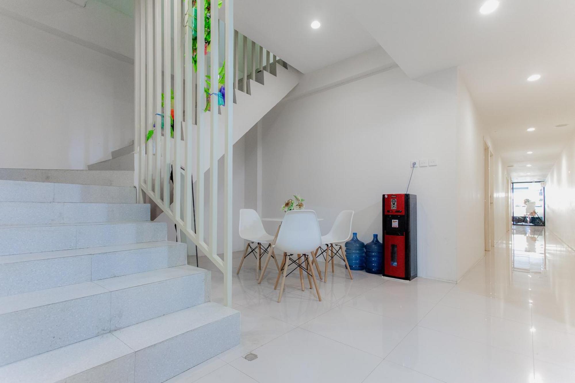 Urbanview Hotel Priority Samarinda By Reddoorz Exterior foto