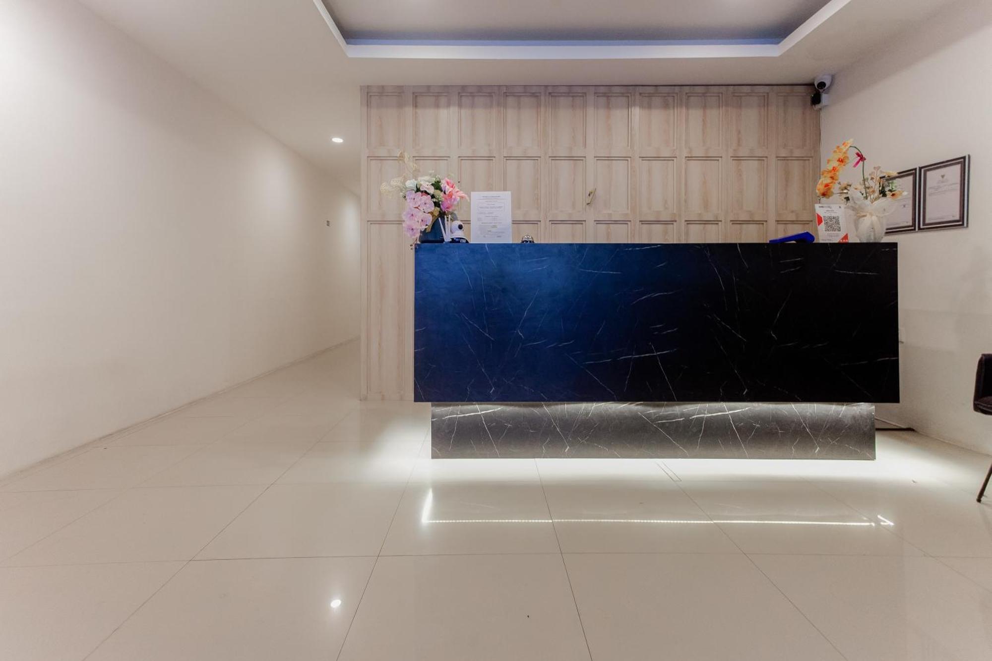 Urbanview Hotel Priority Samarinda By Reddoorz Exterior foto
